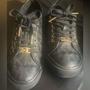 **** AUTHENTIC  MICHAEL KORS LADIES BLACK AND GOLD SNEAKERS SIZE 7.5****